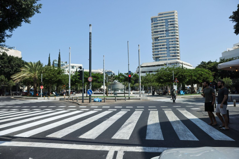 İsrail, saldırı sonrası kepenk indirdi - Resim: 11