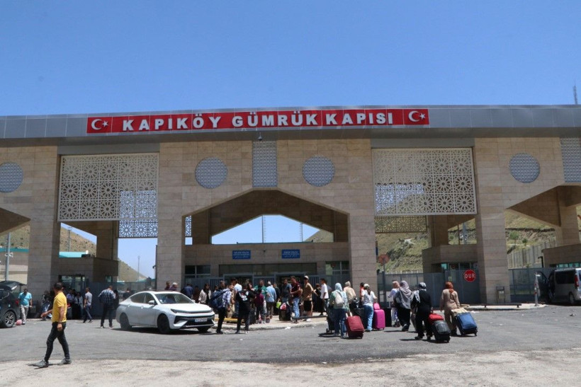 Hava sahası kapanınca İranlılar otobüslerle ülkelerine dönüyor - Resim: 7