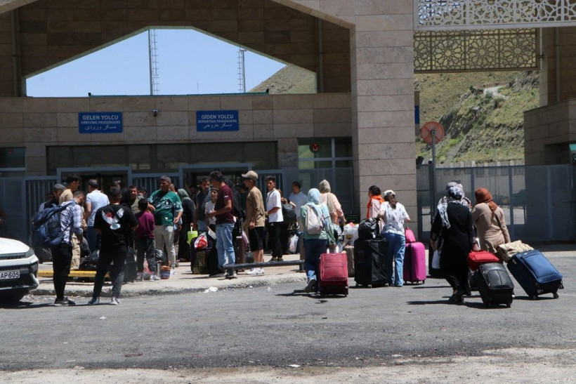 Hava sahası kapanınca İranlılar otobüslerle ülkelerine dönüyor - Resim: 8