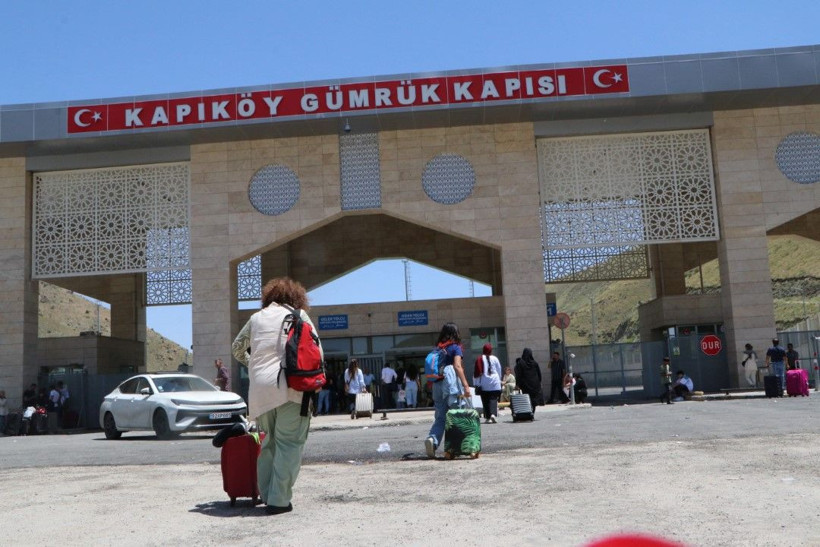 Hava sahası kapanınca İranlılar otobüslerle ülkelerine dönüyor - Resim: 9