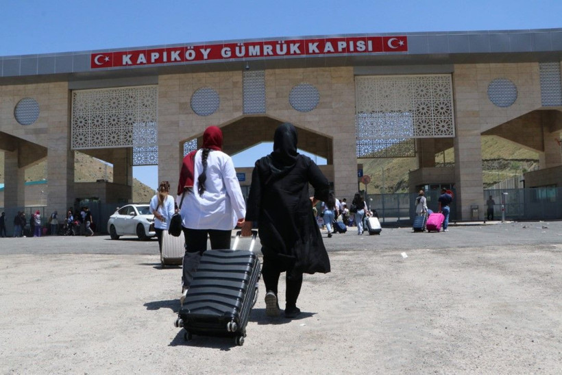 Hava sahası kapanınca İranlılar otobüslerle ülkelerine dönüyor - Resim: 12