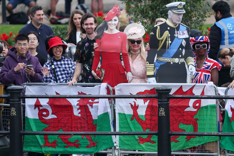 Dünya kaynıyor, onlar kutlama yapıyor - Resim: 13