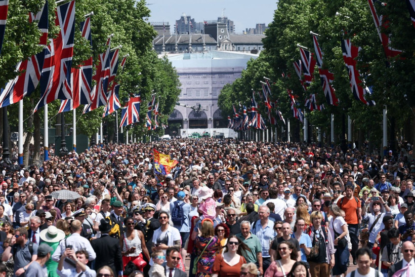 Dünya kaynıyor, onlar kutlama yapıyor - Resim: 9