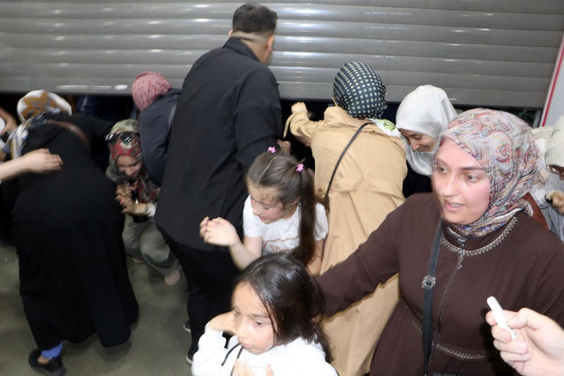 Yüzde 50 izdihamı: Birbirlerini ezdiler - Resim: 5