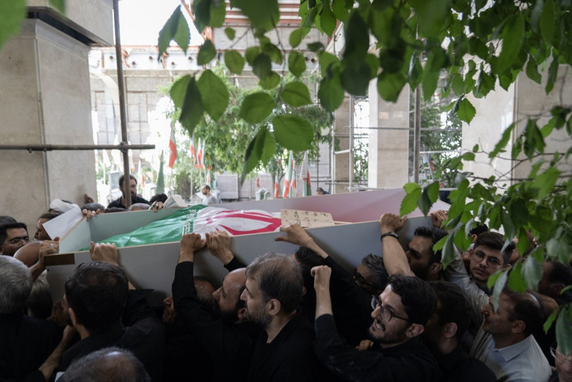 Halka kapalı yas: İran'dan acı kareler - Resim: 18