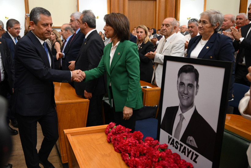 CHP lideri mazotla kürsüde: Verdik yetkiyi, gördük etkiyi - Resim : 1