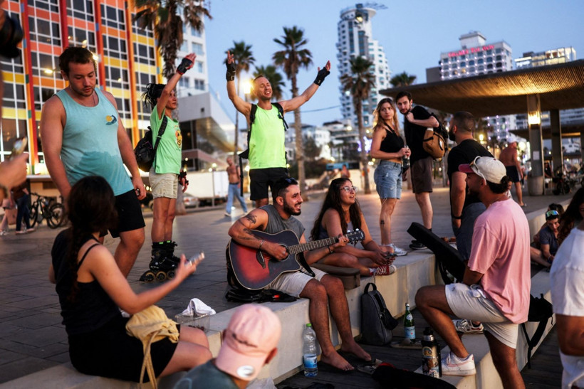 Füzeler yağdı, karaborsa başladı: Binlerce Euro'ya kaçıyorlar - Resim: 5