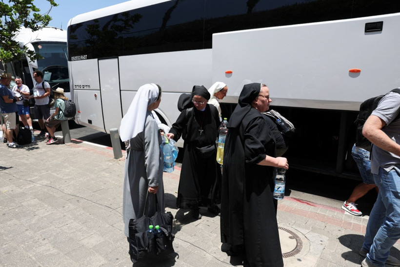 Füzeler yağdı, karaborsa başladı: Binlerce Euro'ya kaçıyorlar - Resim: 17