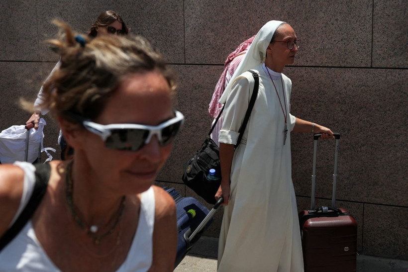 Füzeler yağdı, karaborsa başladı: Binlerce Euro'ya kaçıyorlar - Resim: 20