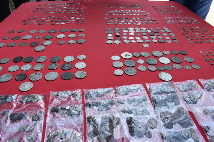 Tarihi vurgun evden çıktı: 20 milyonluk koleksiyon! - Resim : 1