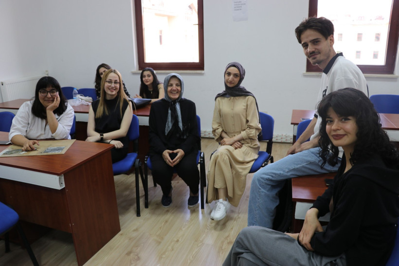 Sınıfın "Selma teyzesi" üniversite mezunu oldu - Resim : 3