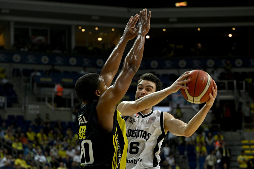 Beşiktaş'tan hakeme ve Fenerbahçe yöneticisine olay sözler: "Utanç kaynağı, çiğlik!" - Resim : 1