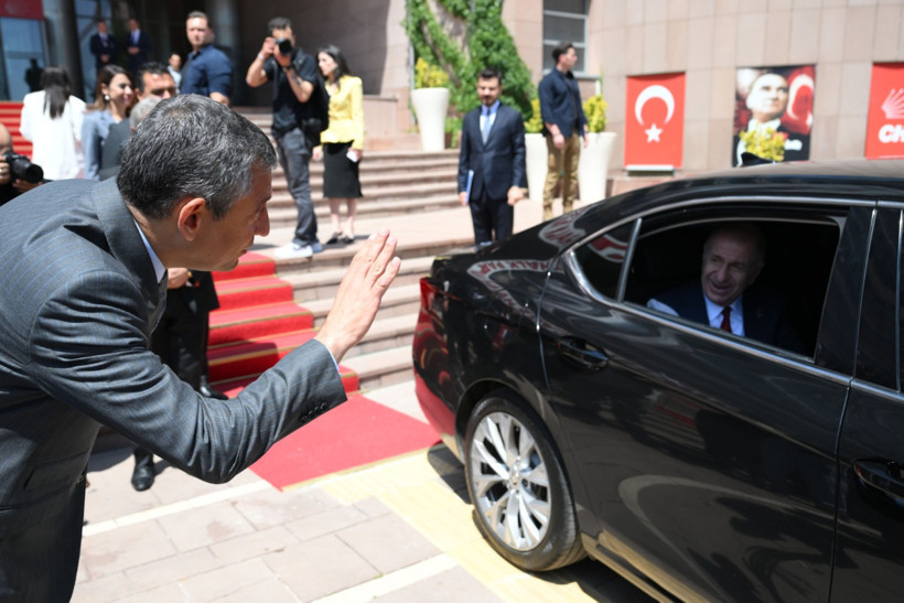 Özel demediğini bırakmadı: Meclis'in başına gelen en kötü şeysin - Resim : 2