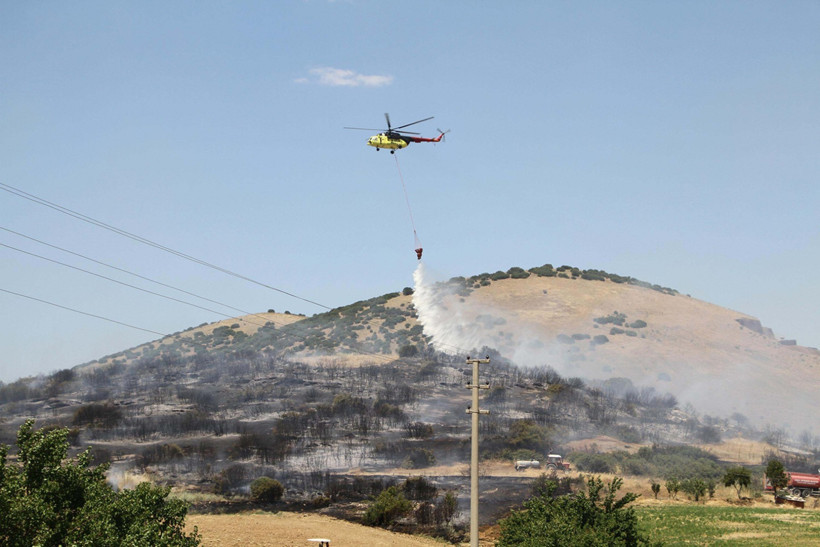 Manisa'da korkutan yangın - Resim : 1