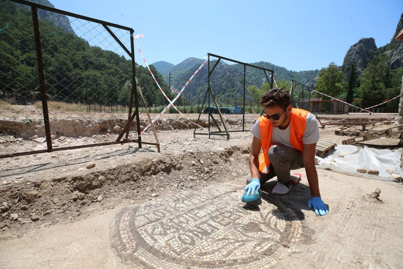 Olympos Antik Kenti'nde tarihe ışık tutan mozaikler bulundu - Resim: 2