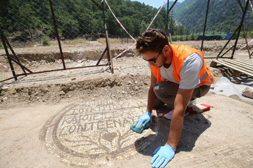 Olympos Antik Kenti'nde tarihe ışık tutan mozaikler bulundu - Resim: 4