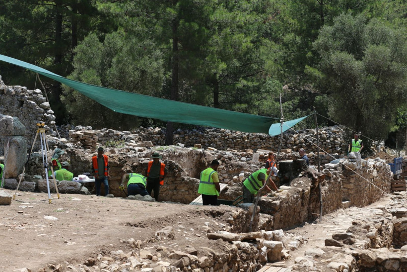 Olympos Antik Kenti'nde tarihe ışık tutan mozaikler bulundu - Resim: 8