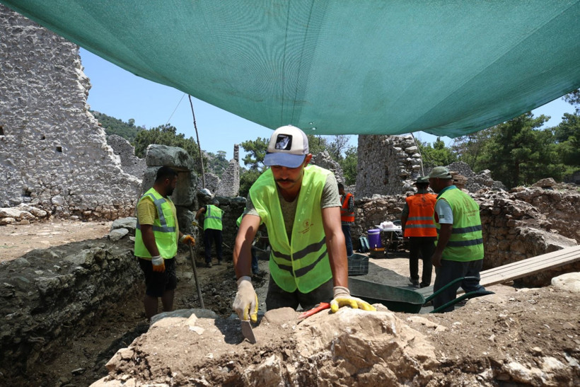 Olympos Antik Kenti'nde tarihe ışık tutan mozaikler bulundu - Resim: 12