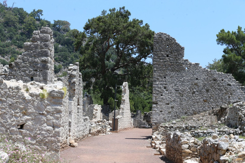Olympos Antik Kenti'nde tarihe ışık tutan mozaikler bulundu - Resim: 17