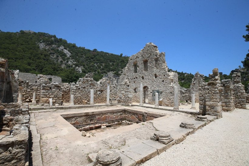 Olympos Antik Kenti'nde tarihe ışık tutan mozaikler bulundu - Resim: 21
