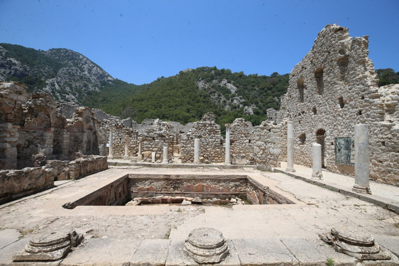 Olympos Antik Kenti'nde tarihe ışık tutan mozaikler bulundu - Resim: 23