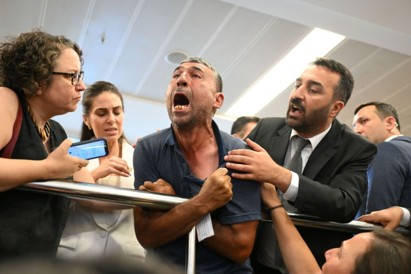 Millete kapı dışarı: Köylüler Meclis'e alınmadı - Resim: 11