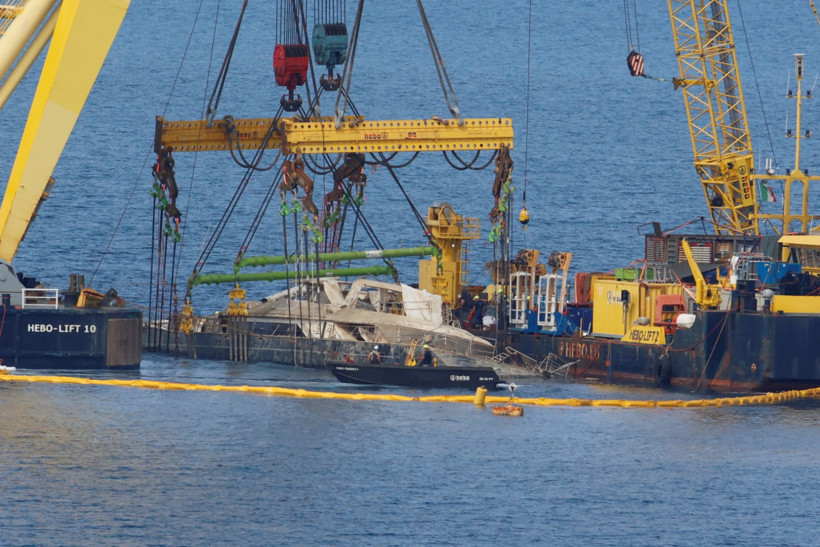 Milyarderlere mezar olmuştu: Batık lüks yat sonunda çıkarıldı - Resim : 1