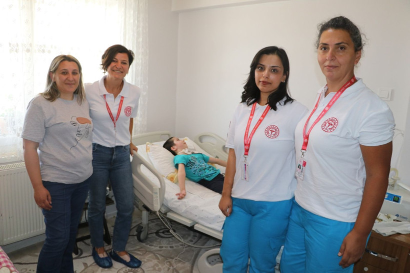 Doktorlar yüzde 1 yaşama şansı verdi ama o hayata tutundu - Resim: 2