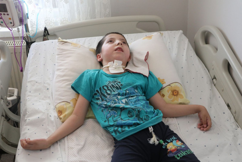 Doktorlar yüzde 1 yaşama şansı verdi ama o hayata tutundu - Resim: 1