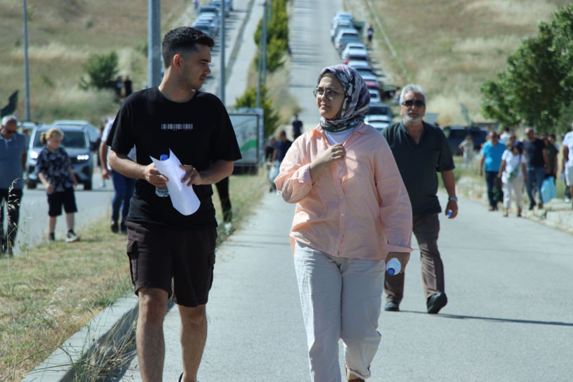 YKS'de ikinci gün heyecanı başladı: Özgür Özel yine yalnız bırakmadı - Resim: 5