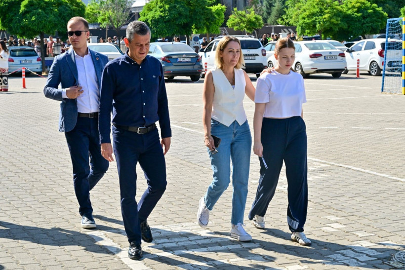 YKS'de ikinci gün heyecanı başladı: Özgür Özel yine yalnız bırakmadı - Resim: 9
