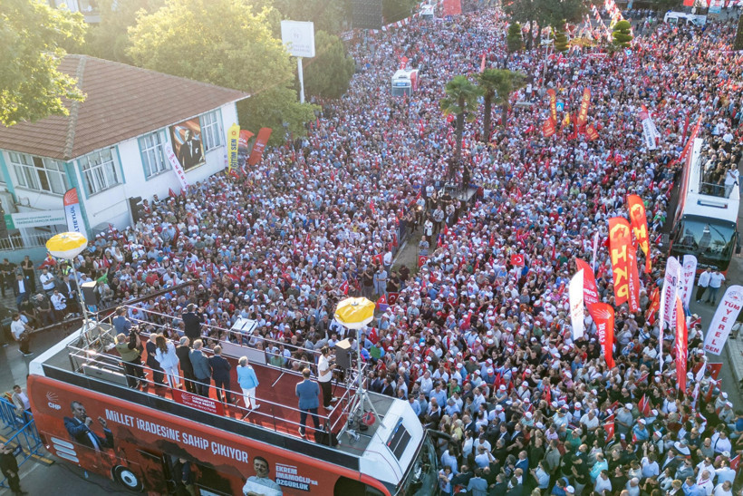 Özgür Özel elinde yüzükle anlattı: Selim İmamoğlu'na öyle bir iftira attılar ki... - Resim : 3