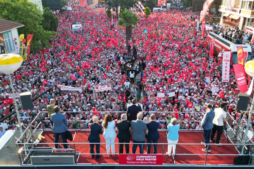 Özgür Özel elinde yüzükle anlattı: Selim İmamoğlu'na öyle bir iftira attılar ki... - Resim : 1