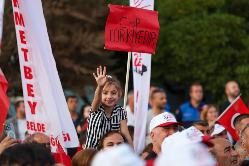 Özgür Özel elinde yüzükle anlattı: Selim İmamoğlu'na öyle bir iftira attılar ki... - Resim : 4