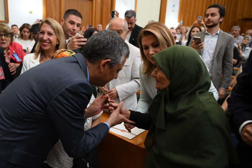 Özel'den yaylım ateşi: Turizm Bakanı'nı sert sözlerle eleştirdi, Erdoğan'a meydan okudu - Resim : 2