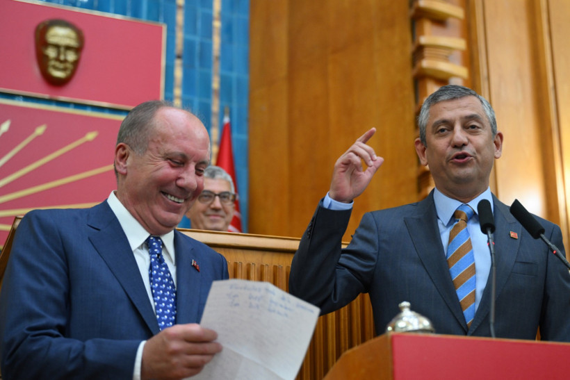 Muharrem İnce 1597 gün sonra CHP'ye döndü: Özel'den anlamlı çıkış, rozet takmadı - Resim : 1