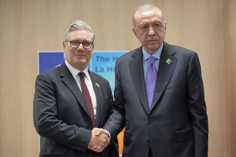 Erdoğan, İmamoğlu pankartı nedeniyle sitem etmişti: Sanchez'le NATO zirvesinde görüştü - Resim: 4