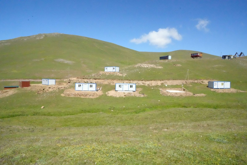 Bir gecede koca yaylaya çöktüler: Kızıyoruz, 'Babanızın malı mı' diyorlar - Resim: 2
