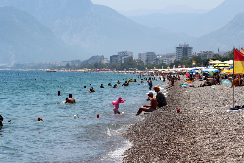 Termometreler 43 dereceyi gösterdi: Sahillere akın ettiler - Resim : 1