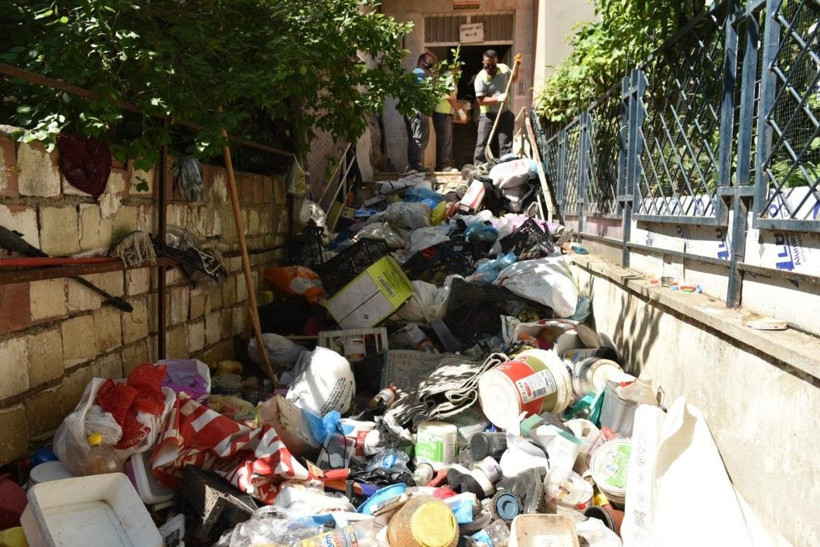 6 katlı binadan bu kez 20 kamyon çöp çıktı - Resim: 2