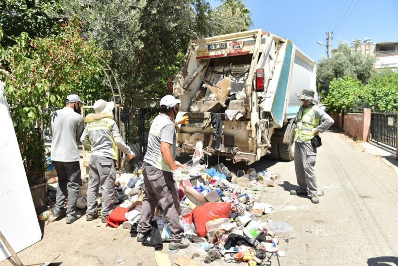 6 katlı binadan bu kez 20 kamyon çöp çıktı - Resim: 4