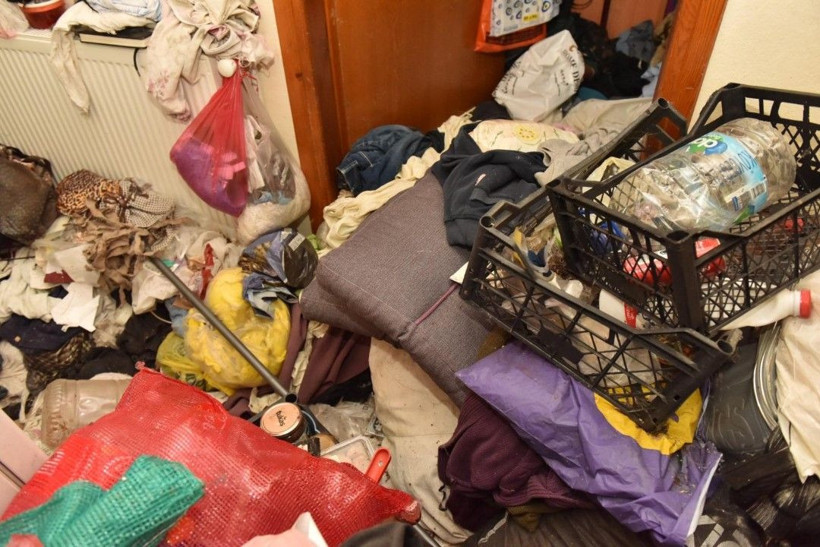 6 katlı binadan bu kez 20 kamyon çöp çıktı - Resim: 8