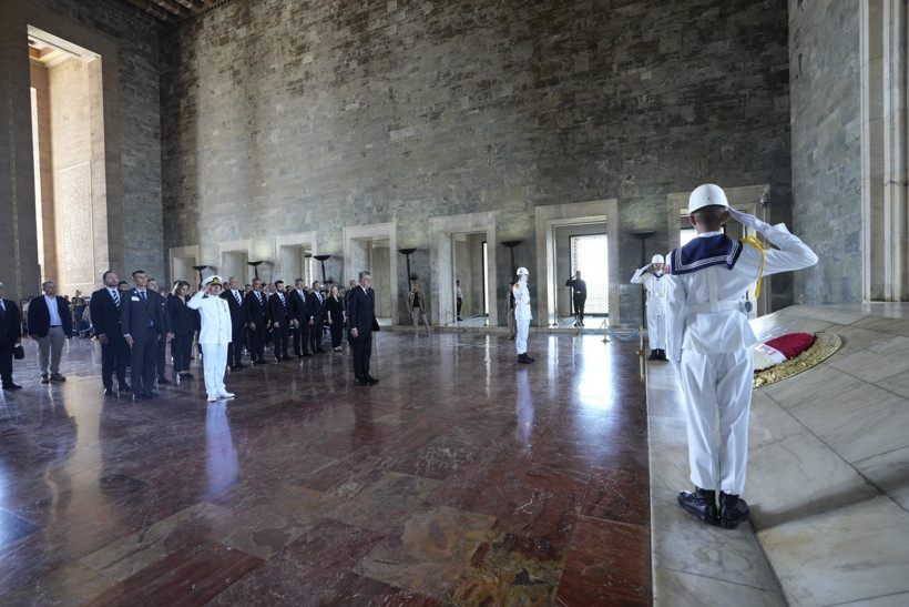 Beşiktaş Başkanı Serdal Adalı’dan Anıtkabir’e ziyaret - Resim : 2