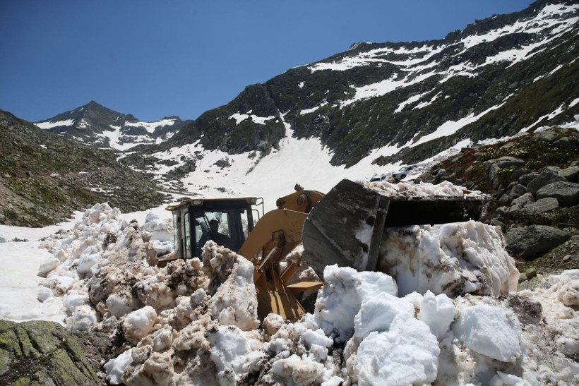 Haziranda karla mücadele: Rize'de yayla yolları açılıyor - Resim: 3
