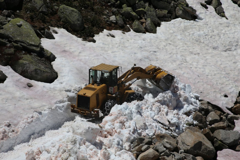 Haziranda karla mücadele: Rize'de yayla yolları açılıyor - Resim: 5