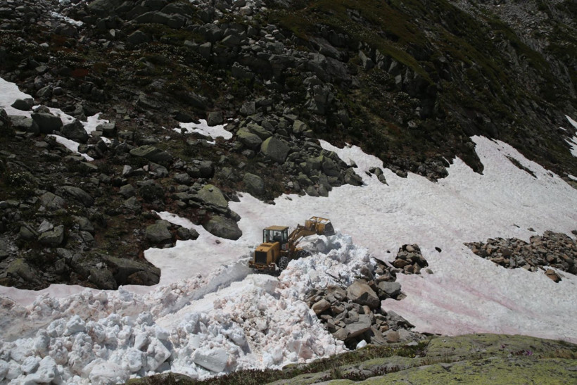 Haziranda karla mücadele: Rize'de yayla yolları açılıyor - Resim: 6