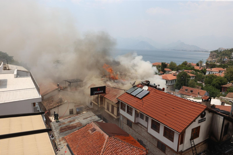 Korkutan yangın: Otelde başladı, bara sıçradı - Resim: 2