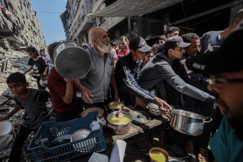 Gazze'de açlık kuyruğu - Resim: 25