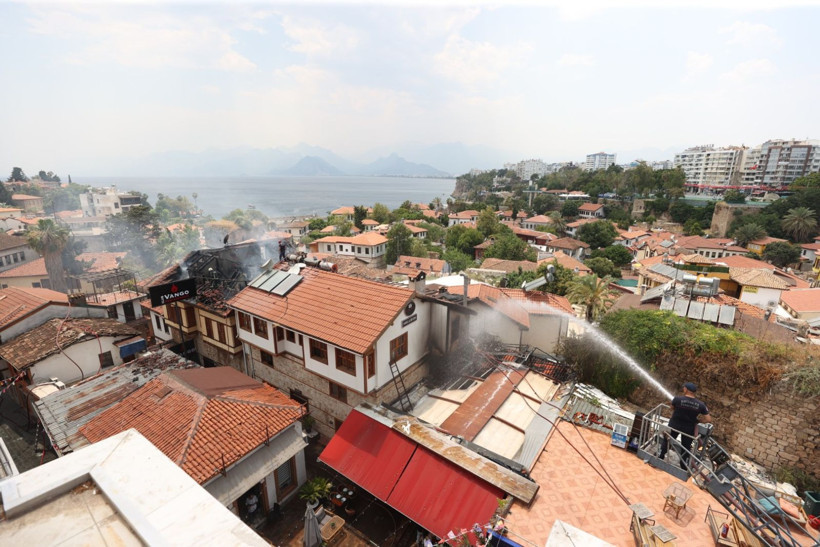 Korkutan yangın: Otelde başladı, bara sıçradı - Resim: 5