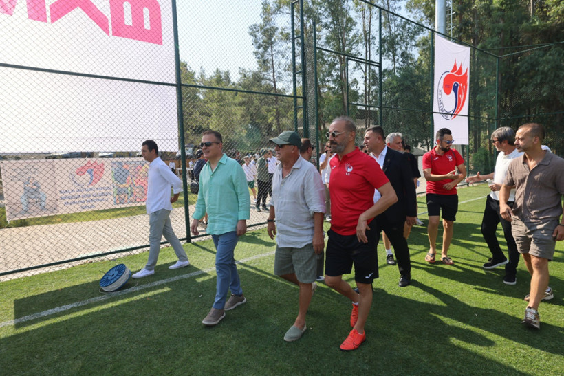 Yılmaz Erdoğan futbol sahası açtı: Fatih Terim'den Kıvanç Tatlıtuğ'a herkes oradaydı - Resim : 1